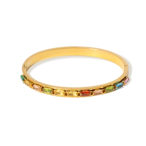 Bracciale in acciaio dorato 18K con vivaci zirconi arcobaleno dal taglio a baguette