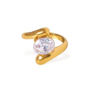 Bague en acier inoxydable plaqué or 18K avec un grand zircon ovale et design bypass