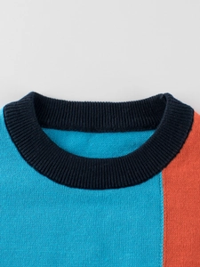 Pull en maille bicolore pour enfants avec col rond côtelé bleu marine et texture bleu vif
