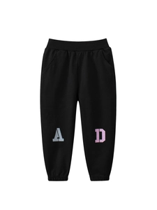 Pantaloni sportivi neri per bambini con vita elastica e stampa di lettere