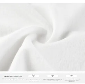 Détail du tissu en coton blanc doux avec tableau de certification de sécurité textile