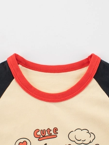 T-shirt manches raglan pour enfants avec imprimé mignon et col rond rouge contrasté