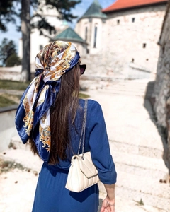 Women Satin Satin Square Scarf Equestrian Saddle Chain Print Headscarf Neck Scarf Baroque Retro Style Fashion Accessory
