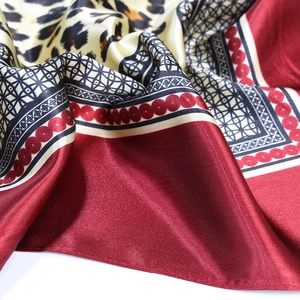 Burgundy silk-like scarf with leopard chain print and geometric patterns 90x90cm