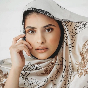 Women Satin Square Scarf Elegant Print Satiny Large Headscarf Hijab Fashion Neck Scarf Accessory