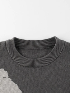 Maglione lavorato a maglia grigio scuro per bambini con girocollo classico e motivo a orso