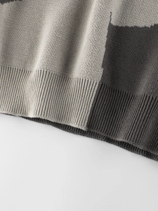 Maglione in maglia per bambini con blocchi di colore grigio e orlo a coste morbido
