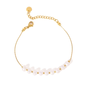 Bracelet élégant en acier doré avec dix perles blanches lustrées et fermoir mousqueton