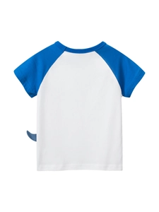 T-shirt en coton pour enfants avec manches raglan bleues et détail d'aileron de requin