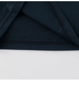 Detail of navy blue cotton t-shirt hem featuring professional double-needle stitching