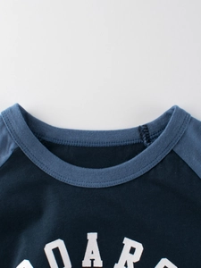 Kids round neck raglan sleeve T-shirt with contrast colors and letter print