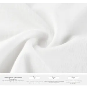 Gros plan de la texture du tissu en coton blanc montrant les fibres douces et la qualité