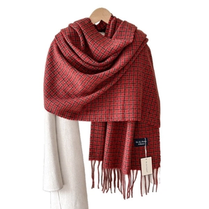 Écharpe classique à carreaux rouge et noir en imitation cachemire avec de longues franges