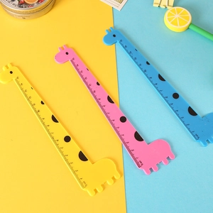 Set of three colorful 15cm giraffe-shaped plastic rulers for kids' school supplies