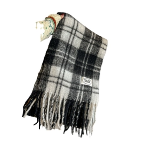 Écharpe épaisse en mohair à carreaux noirs et blancs avec glands pour chaleur hivernale