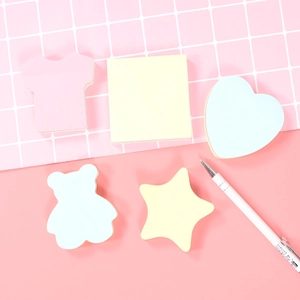 Foglietti adesivi pastello in forme di cuore stella e orso per ufficio e studio
