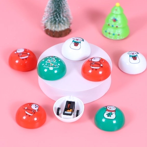 Cartoon Weihnachten Rückziehauto Spielzeugset mit Weihnachtsmann und Schneemann auf Display