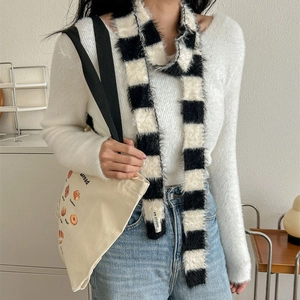 Écharpe longue en fausse fourrure à damier noir et blanc, style coréen minimaliste