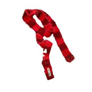 Longue écharpe en peluche style Y2K à carreaux rouges et noirs avec texture mohair douce