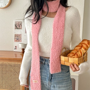 Sciarpa in maglia di pelliccia di coniglio rosa da donna con consistenza morbida e stile
