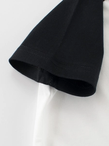 Kids contrast raglan sleeve T-shirt featuring durable double-needle stitching detail