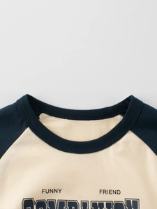 T-shirt raglan enfant col rond avec imprimé Funny Friend en crème et bleu marine