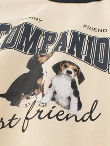 T-shirt enfant crème avec col bleu marine et motif imprimé de chiens beagles