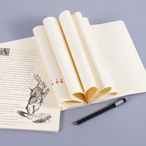 Cuaderno retro Alice con páginas en forma de corazón y papel rayado estilo vintage