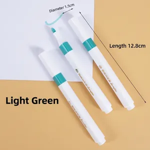 Macro-opname van de mintgroene acrylstift met details over de lengte van 12,8 cm en de punt