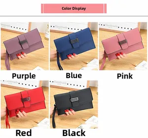 Vue détaillée de mini sacs enveloppes en cinq couleurs avec texture litchi et boucle en métal