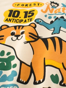 Kids off-white cotton T-shirt featuring cartoon tiger and dinosaur forest prints