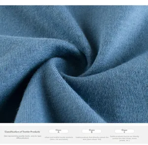 Vue détaillée du tissu en maille bleue avec les normes de sécurité GB 18401 et qualité