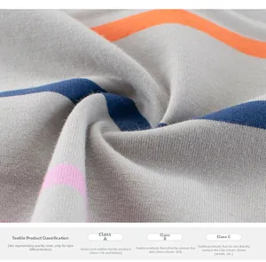 Gros plan sur le tissu rayé en coton montrant la texture et les normes de sécurité