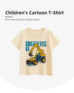 Detailaufnahme eines gelben Kinder-T-Shirts aus Baumwolle mit Bagger-Aufdruck