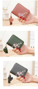 Détails de broderie florale et pompon sur portefeuilles en similicuir multicolores