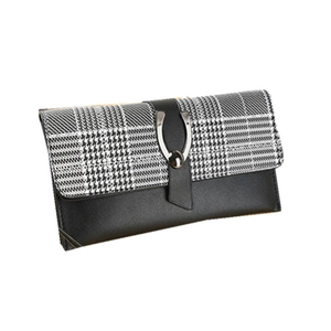 Cartera larga para mujer a cuadros con cuero negro y hebilla de metal en U plateada