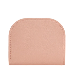 Piccolo portamonete a semicerchio in pelle rosa con cuciture a mano minimaliste