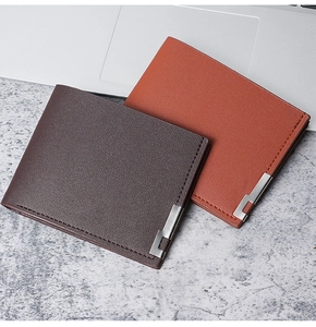 Detail of short leather wallet for men featuring lychee texture and silver metal trim