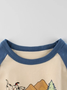 T-shirt a maniche lunghe per bambini con stampa dalmata e maniche blu a contrasto