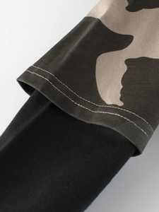 Boys' camouflage faux two-piece sweatshirt with ribbed cuffs and double stitching