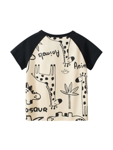 T-shirt per bambini con maniche raglan e stampe di cartoni animati su base beige