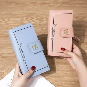 Cartera larga de cuero para mujer con cierre de mariposa en colores azul claro y rosa