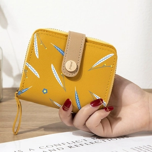 Portefeuille Court Femme Imprimé Plume en Cuir PU Bifold Porte-monnaie Avec Boucle Friend Fermeture Éclair Porte-cartes