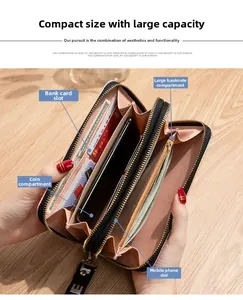 Dettaglio del portafoglio lungo con slot per carte, tasca con zip e vano per il cellulare