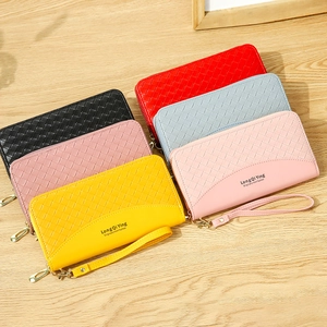 Portafoglio lungo da donna in pelle PU intrecciata con cerniera e cinturino