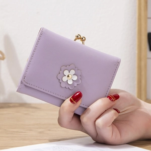 Portefeuille Court pour Femmes Doux Floral en Cuir PU Pliage en Trois Mini Porte-Monnaie Avec Fermoir Clic-Clac en Métal Poche à Monnaie Porte-Cartes Étudiant