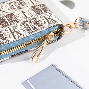Long portefeuille patchwork pour femmes avec motif à carreaux et zip doré élégant