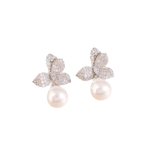Elegant floral pearl earrings set with cubic zirconia and silver-plated leaf design