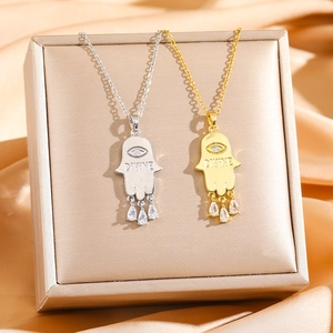 Set collana mano di Fatima in oro e argento con zirconi e incisione Divine elegante