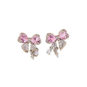 Orecchini a fiocco rosa con zirconi a cuore e frange eleganti finitura argento
